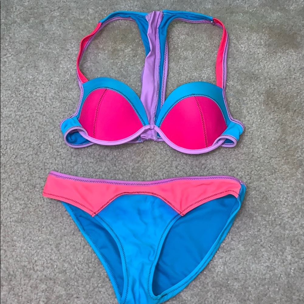 Bikini with zipper